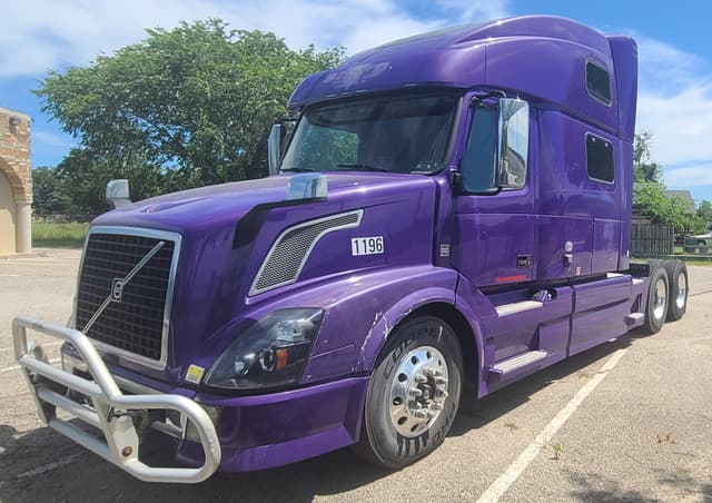 Image of Volvo VNL64T780 equipment image 1