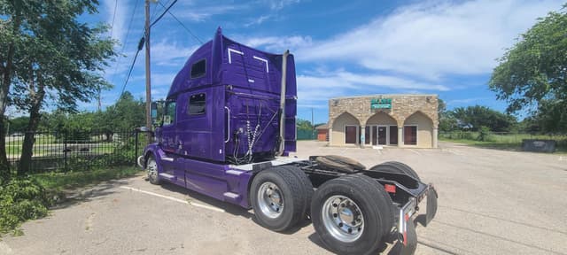 Image of Volvo VNL64T780 equipment image 4