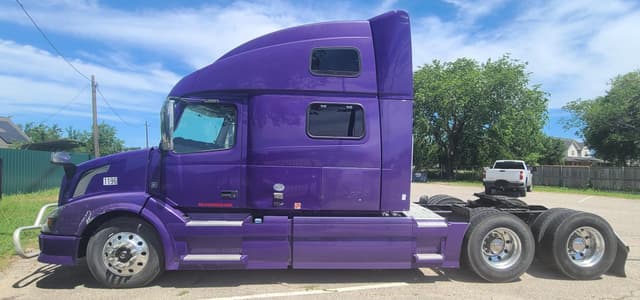 Image of Volvo VNL64T780 equipment image 2