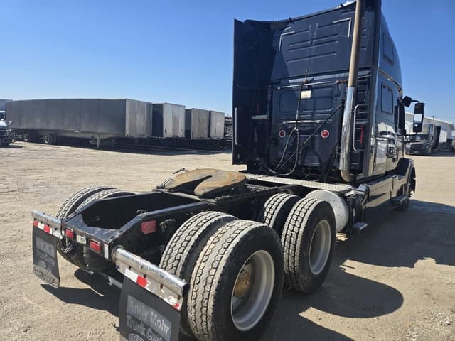 Image of Volvo VNL64T780 equipment image 3