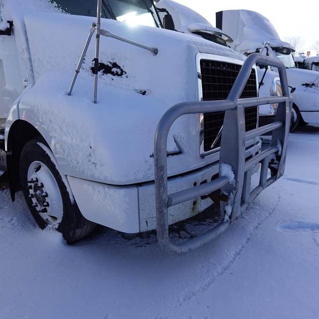 Image of Volvo VNM equipment image 4