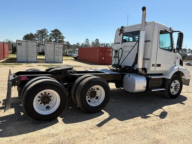 Image of Volvo VNM equipment image 3