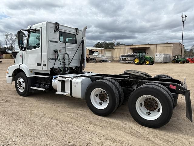 Image of Volvo VNM equipment image 1