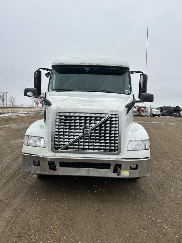 Image of Volvo VNL62T630 equipment image 1