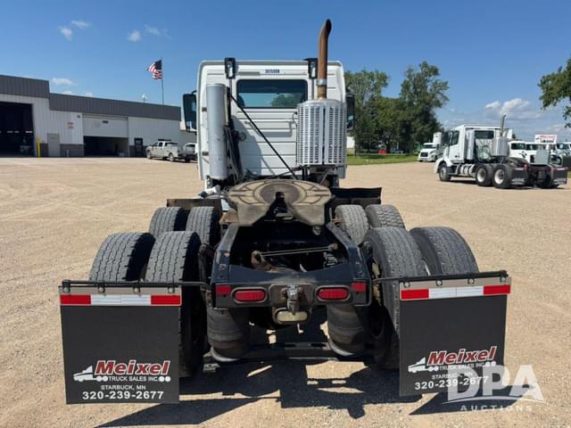 Image of Volvo VNM64T200 equipment image 1