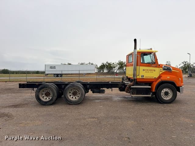 Image of Western Star 4700SB equipment image 3