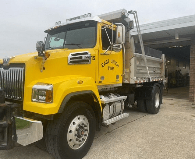 Image of Western Star 4700SF equipment image 1