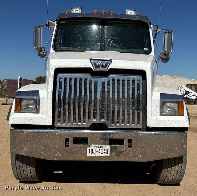 Image of Western Star 4700SF equipment image 1