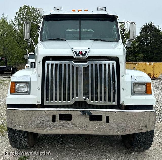 Image of Western Star 4700SF equipment image 1