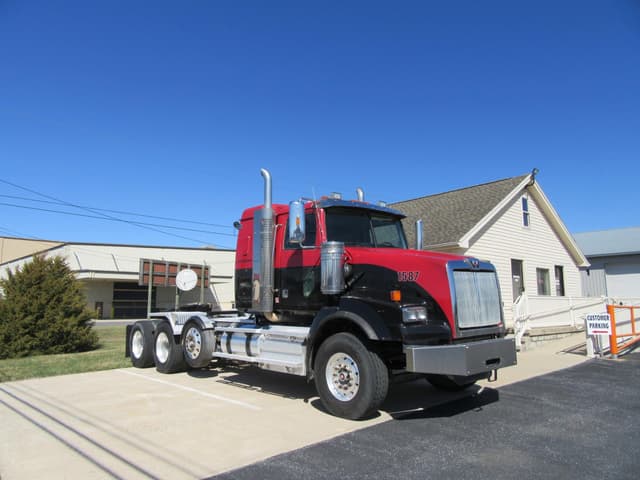Image of Western Star 4900 equipment image 1