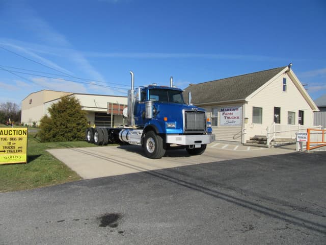 Image of Western Star 4900 equipment image 1