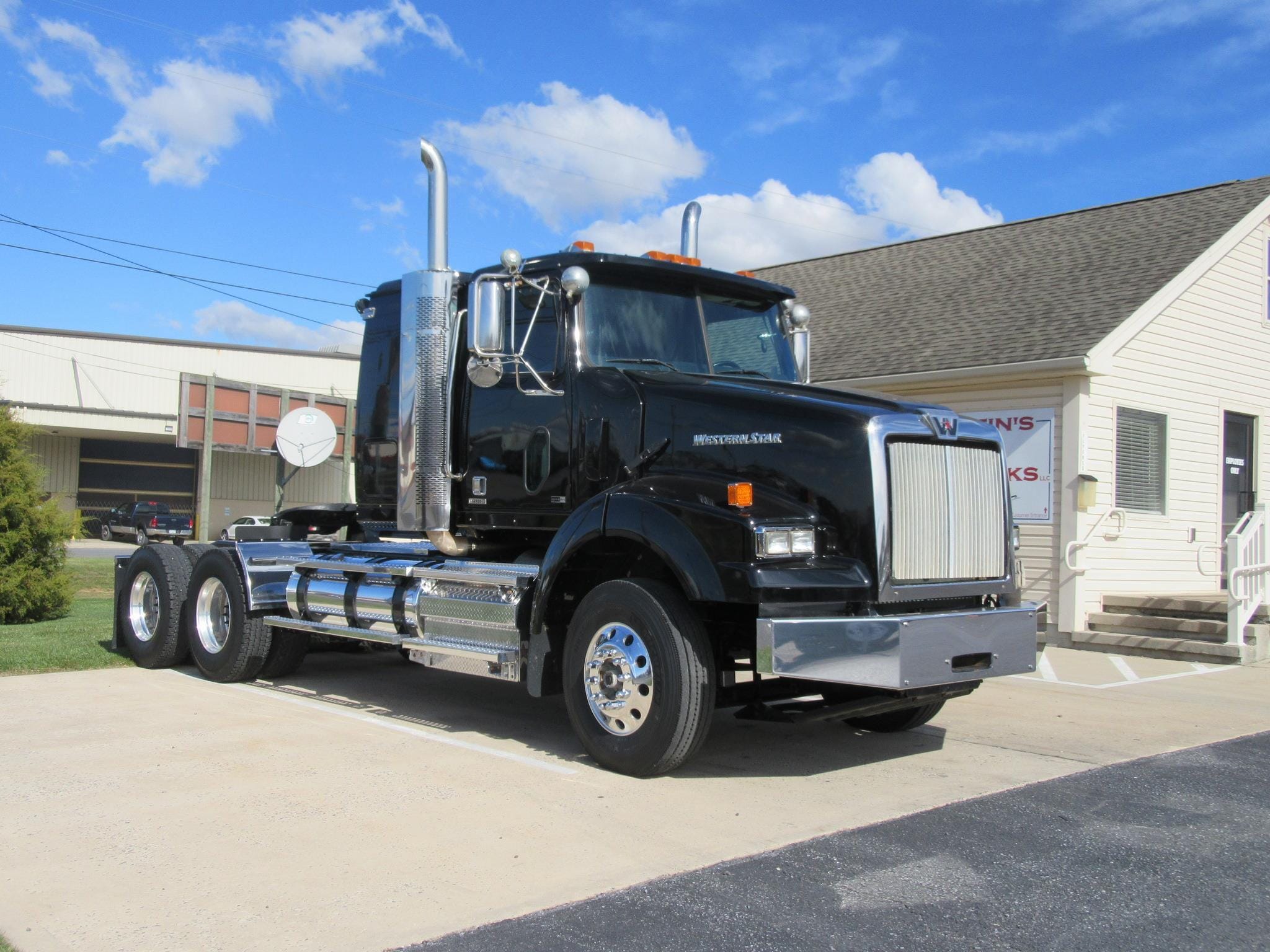 2015 Western Star 4900 Equipment Image0
