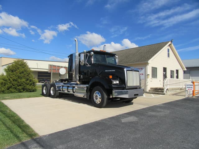 Image of Western Star 4900 equipment image 1