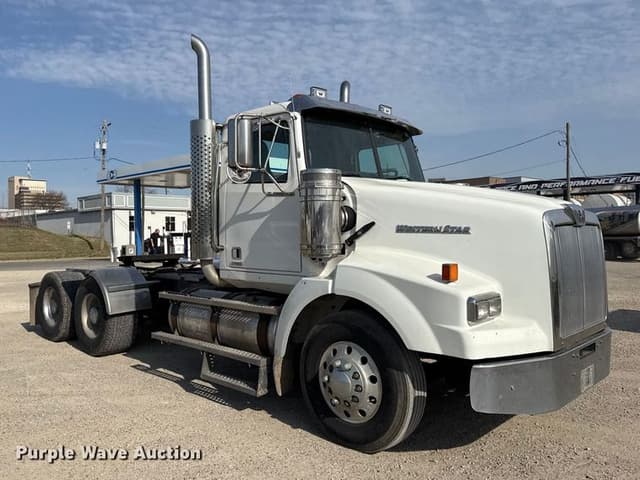 Image of Western Star 4900 equipment image 2