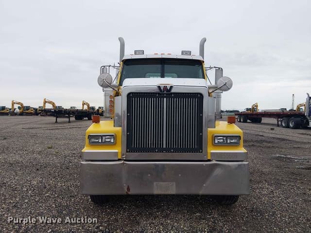 Image of Western Star 4900 equipment image 1