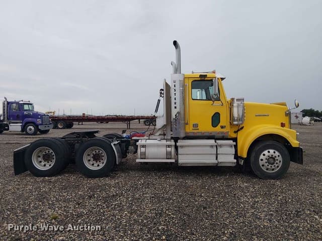 Image of Western Star 4900 equipment image 3