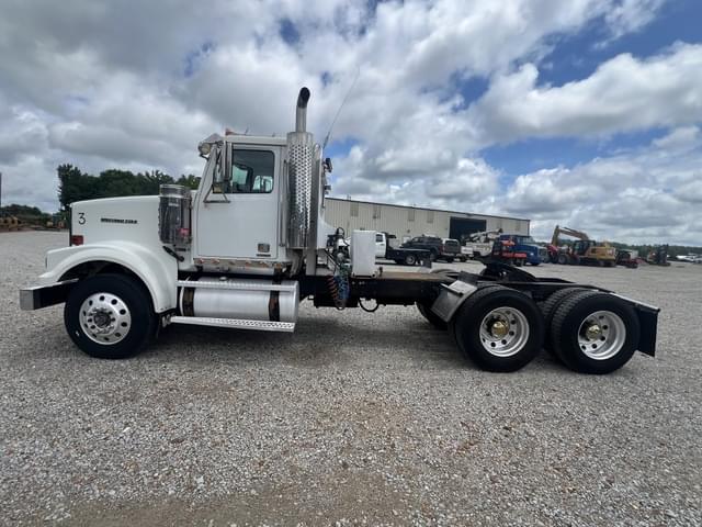 Image of Western Star 4900 equipment image 3