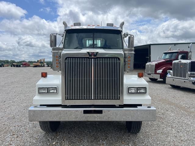 Image of Western Star 4900 equipment image 1