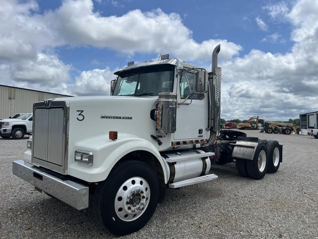 Image of Western Star 4900 equipment image 2
