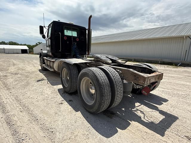 Image of Western Star 4900FA equipment image 3