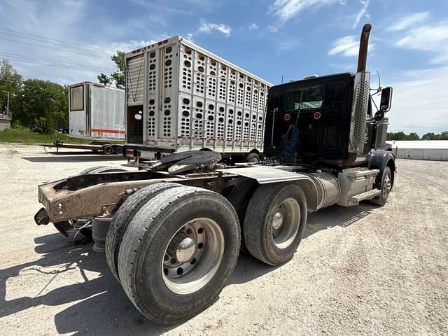 Image of Western Star 4900FA equipment image 2