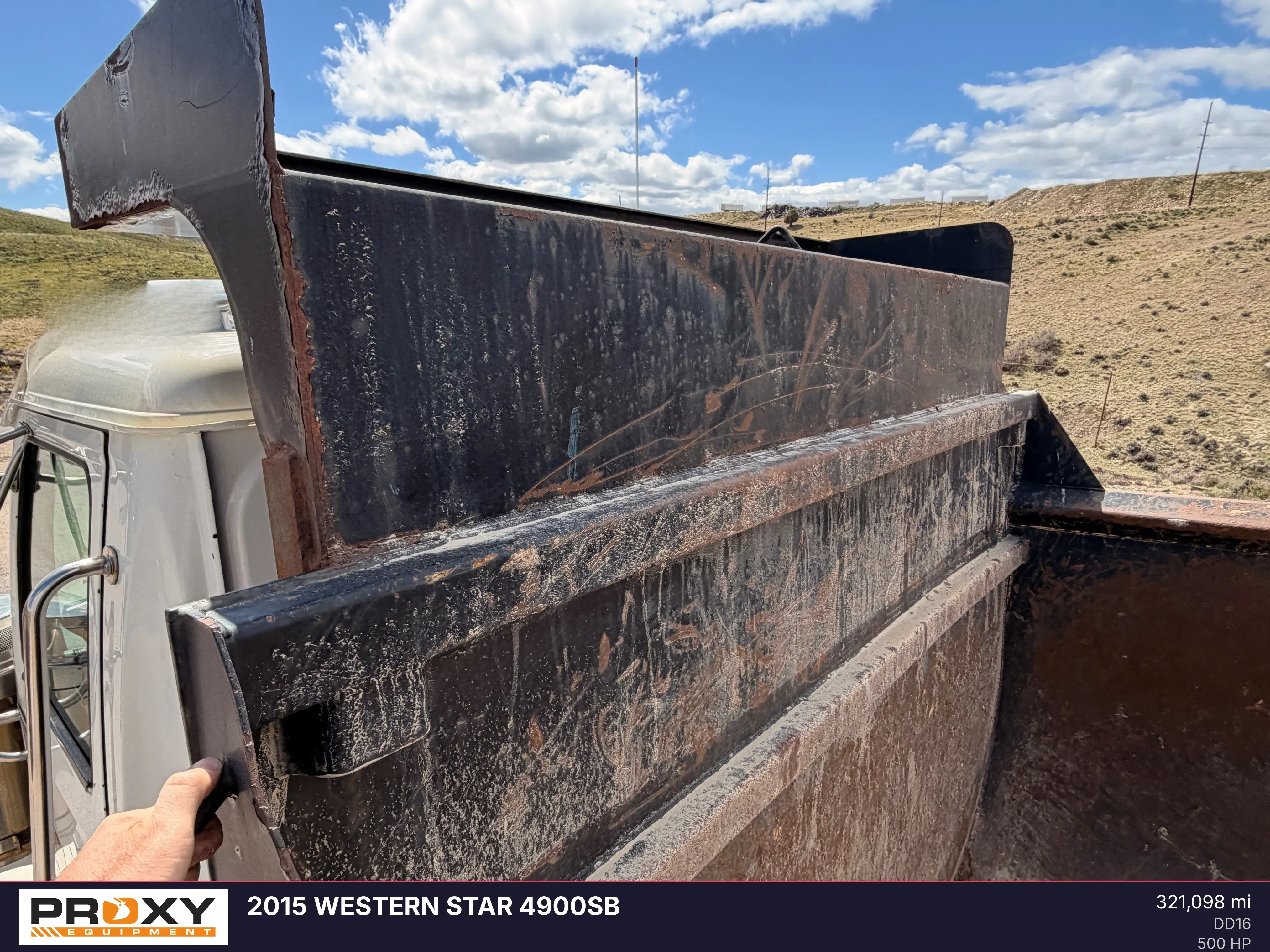 2015 Western Star 4900SB Equipment Image0