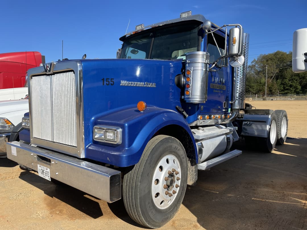 Image of Western Star W4900SF Primary image