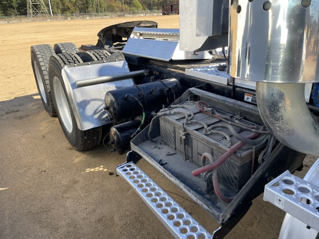 Image of Western Star W4900SF equipment image 4