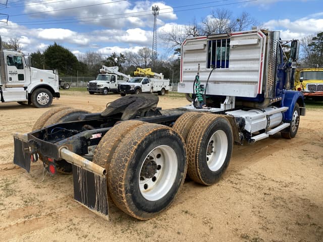 Image of Western Star W4900SF equipment image 2