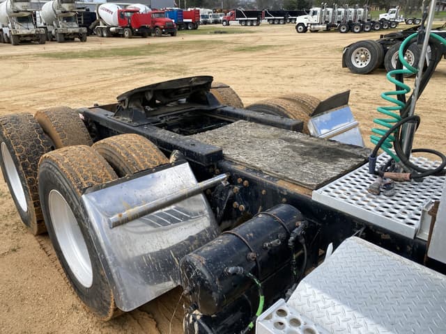 Image of Western Star W4900SF equipment image 4