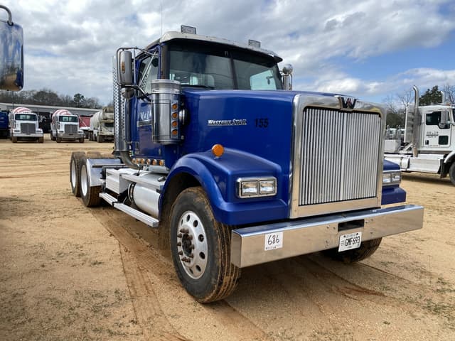 Image of Western Star W4900SF equipment image 3