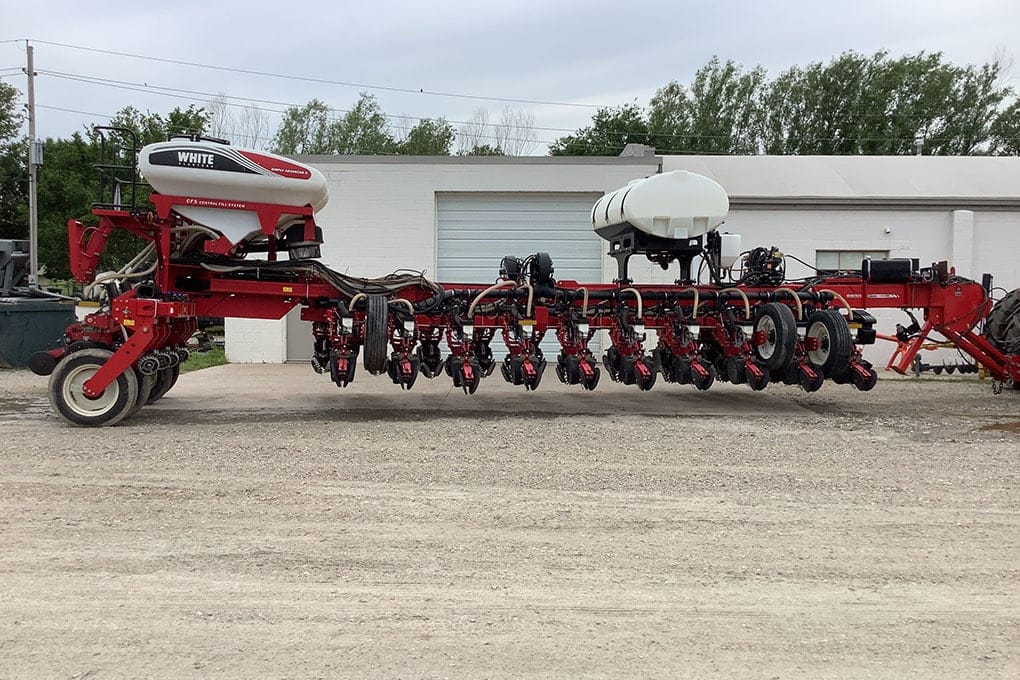 2015 White 9824 Equipment Image0