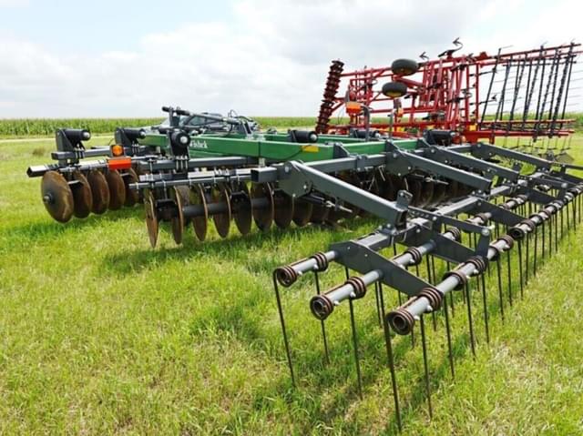 Image of Wishek 842N equipment image 4