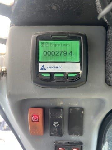 Image of Yanmar S270V equipment image 4