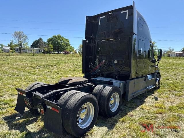 Image of Freightliner Cascadia Evolution equipment image 2