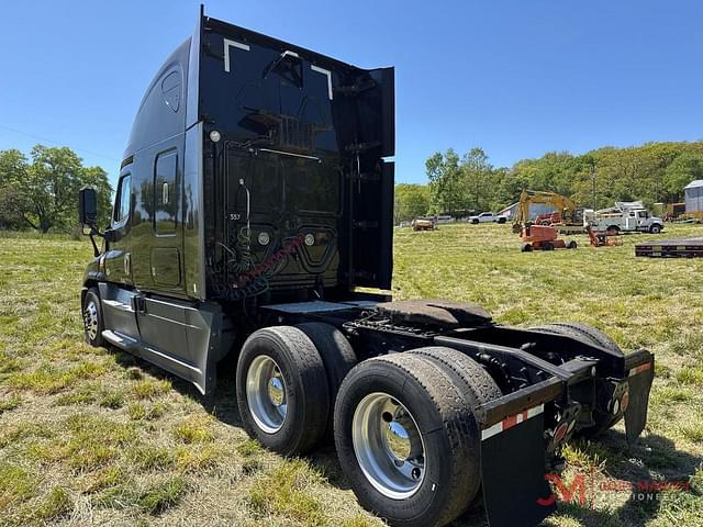 Image of Freightliner Cascadia Evolution equipment image 3