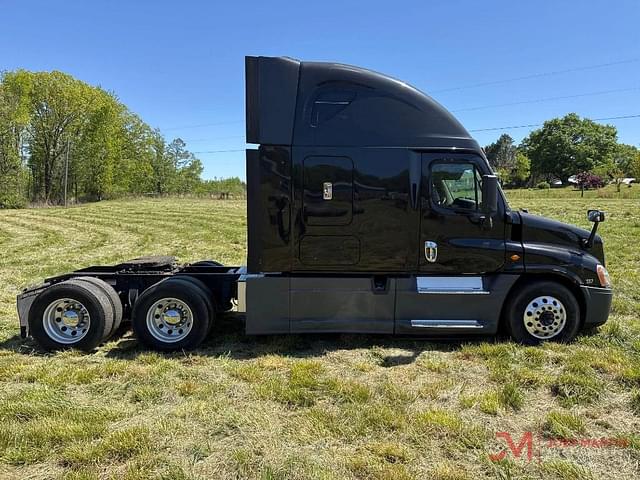 Image of Freightliner Cascadia Evolution equipment image 1