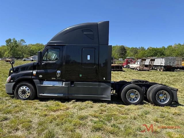 Image of Freightliner Cascadia Evolution equipment image 4