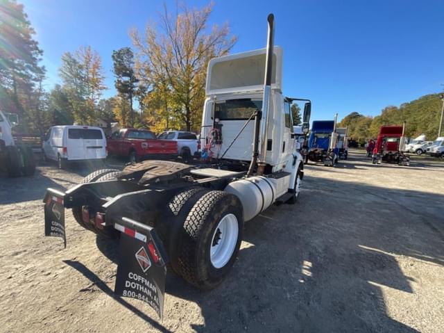 Image of International 8600 equipment image 4