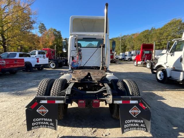 Image of International 8600 equipment image 3