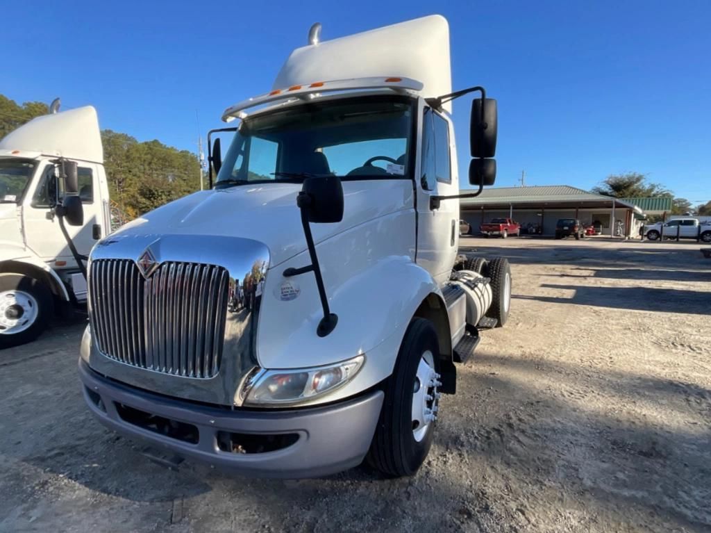 2015 International 8600 Equipment Image0