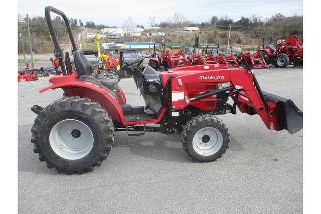 Image of Mahindra 1526 equipment image 2