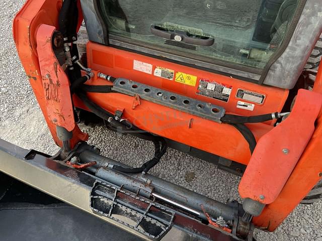 Image of Kubota SSV65 equipment image 2