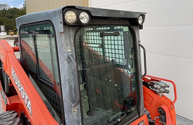 Image of Kubota SSV65 equipment image 4