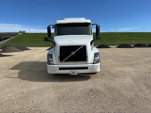 Image of Volvo VN equipment image 1