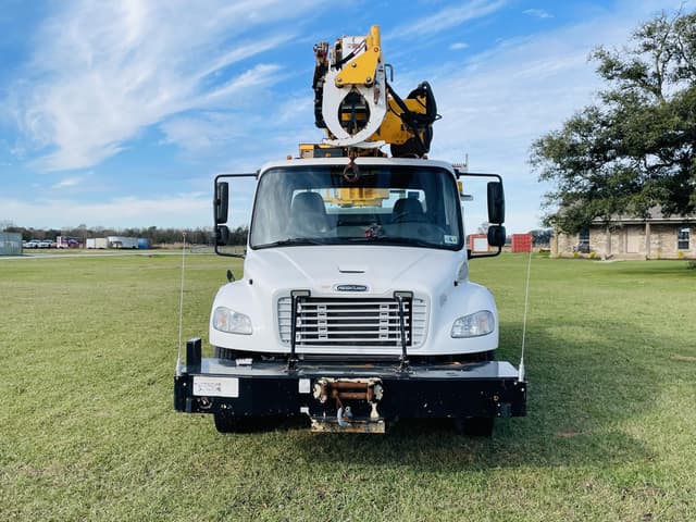 Image of Freightliner M2106 equipment image 1