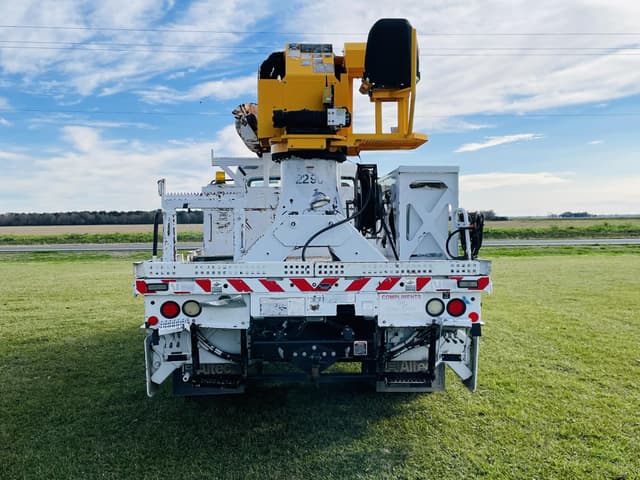 Image of Freightliner M2106 equipment image 4