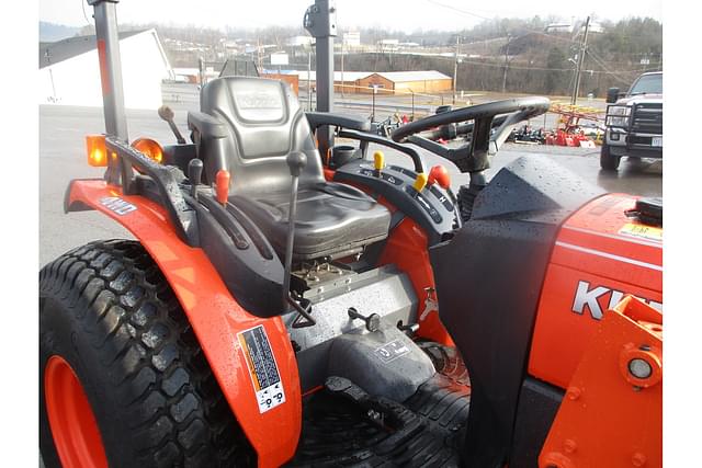 Image of Kubota B2650 equipment image 3