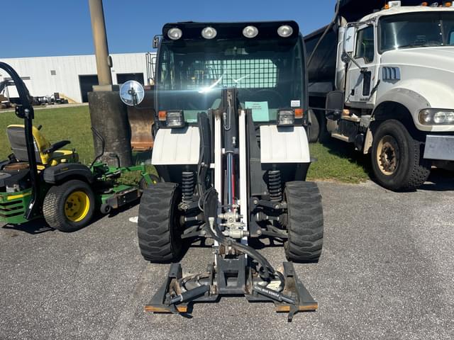 Image of Bobcat Toolcat 5600 equipment image 1