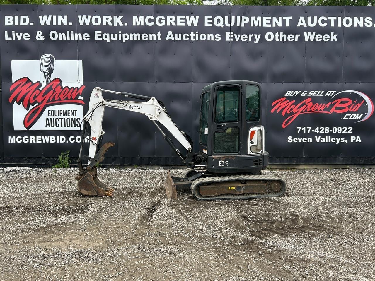 2016 Bobcat E26 Equipment Image0